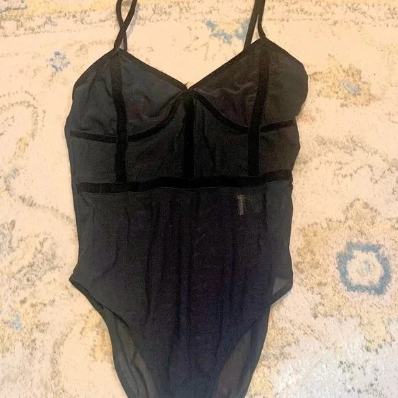 Miss Selfridge by ASOS, NBW, Black, Velvet Trimmed Body Suit, Size 4 - Picture 2 of 5